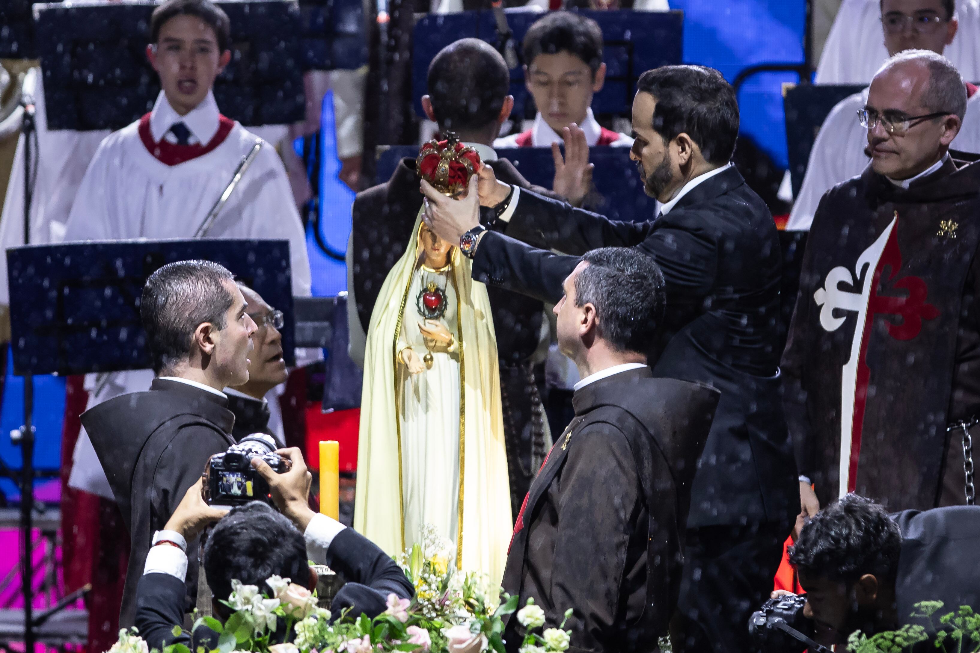 De la Espriella preside un evento religioso por las víctimas del terremoto: “El presidente entregó la nación a Cristo”