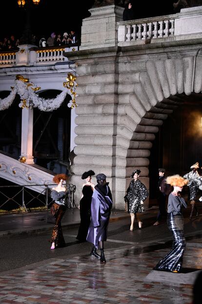 Desfile con la que ha sido la última colección de alta costura de John Galliano para Maison Margiela, en enero de 2024 en la semana de la moda de París.