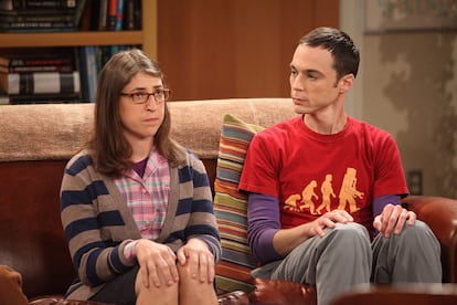 Mayim Bialik interpretando a Amy, su otro gran personaje después de Blossom, en una escena de 'The Big Bang Theory'.