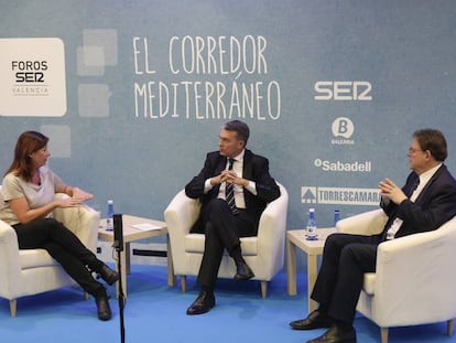 La presidenta de Baleares y el presidente valenciano durante su intervención.