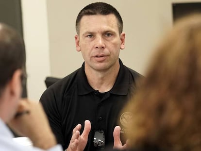 Kevin McAleenan, comissário de Alfândega e Proteção de Fronteiras dos EUA, durante um encontro com jornalistas nesta segunda-feira em McAllen (Texas).