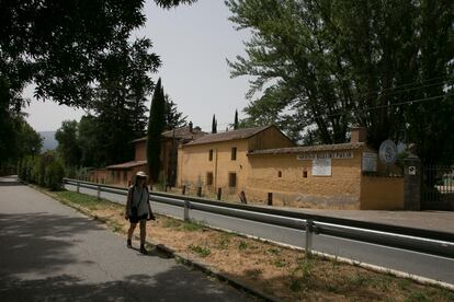 Fachada del aserradero, propiedad de la Sociedad Anónima Belga de los Pinares del Paular, en el municipio madrileño de Rascafría. 