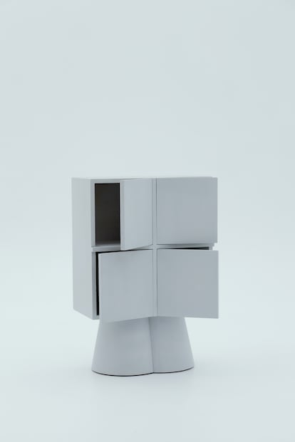 Reliquary, de Miguel Leiro, es una pieza de almacenaje-aparador inspirada en los relicarios religiosos.