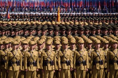 Desfile militar durante la celebración del 70 aniversario de Corea del Norte en Pyongyang.