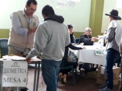 Ciudadanos participando en la consulta popular en Cajamarca, el pasado domingo.