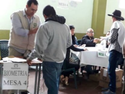 Ciudadanos participando en la consulta popular en Cajamarca, el pasado domingo. 