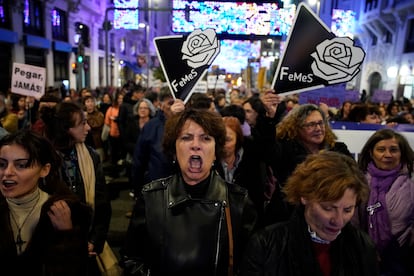 Decenas de ciudades en España se han movilizado en repulsa contra la violencia machista este 25-N, Día Internacional para la Erradicación de la Violencia hacia las Mujeres. 