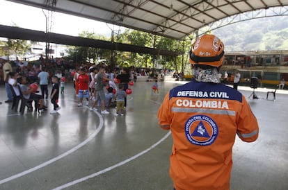 El ejercicio de este miércoles comenzó a las 8.00 hora local y abarcó 2.573 viviendas de los municipios de Ituango, Briceño, Valdivia y Tarazá, en el departamento Antioquia, donde fueron habilitados 17 puntos de concentración para 4.010 personas.