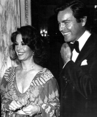 La actriz Natalie Wood y su marido, el actor Robert Wagner, en una imagen de 1976