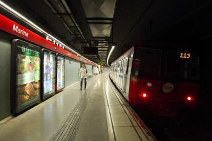 Andén del metro de Marina donde se produjo la pelea y la caída mortal de un joven.