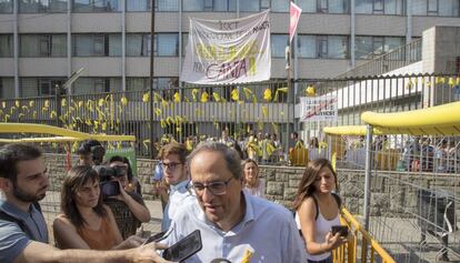 El presidente de la Generalitat, Quim Torra, en la escuela Príncep d'Astúries de Barcelona en la víspera del primer aniversario del 1-O.