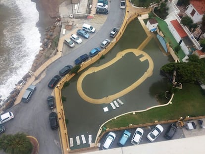 Inundaciones en el paseo marítimo de Fuengirola (Málaga).