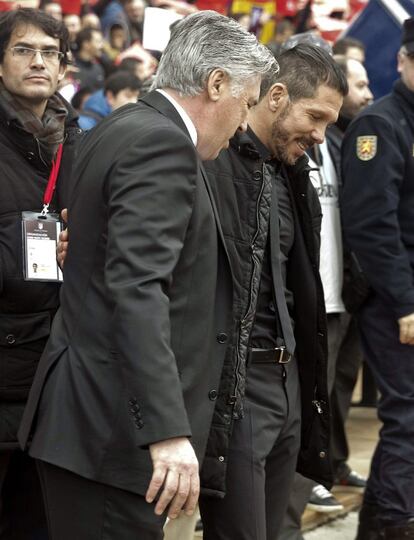 Ancelotti y Simeone al inicio del partido 