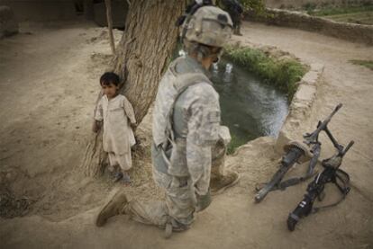 Un soldado estadounidense, en labores de vigilancia en Samir Kalacha, provincia de Kandahar, el pasado 28 de julio.