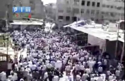 Una imagen de las protestas en el barrio Douma, Damasco, facilitada por Shams News Network