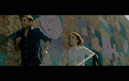 Daniel Brühl y María Valverde en una escena del videoclip de Dorian.