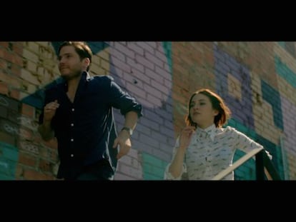 Daniel Br&uuml;hl y Mar&iacute;a Valverde en una escena del videoclip de Dorian.