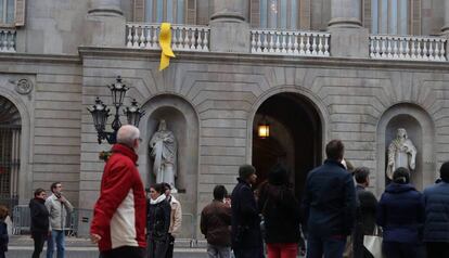 Lla&ccedil; groc a l&#039;Ajuntament de Barcelona.