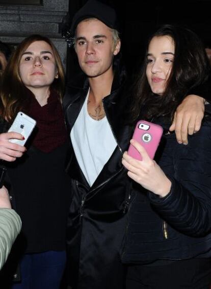 Justin Bieber llega a su hotel tras la fiesta de los Brit Awards.