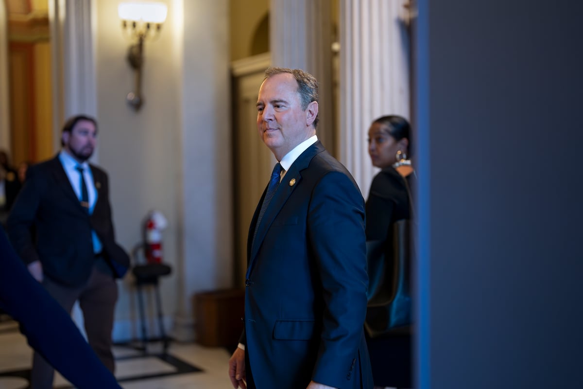 In rowdy scene, House censures Rep. Adam Schiff over Trump-Russia  investigations | U.S. | EL PAÍS English