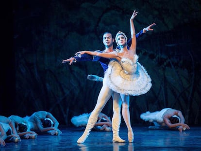 El ballet clásico de Cuba presenta ‘El lago de los cisnes’