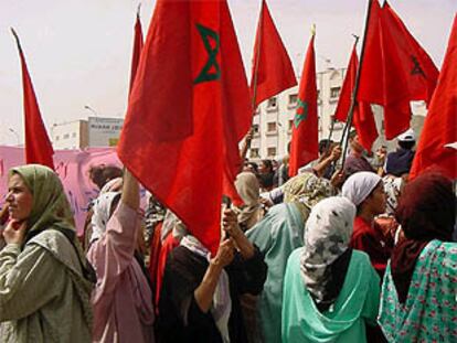 Manifestación marroquí en la frontera de Melilla. PLANO GENERAL - ESCENA