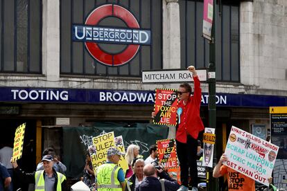 Protesta contra la ampliación de la Zona de Emisiones Ultra Bajas (ULEZ) en Londres, este sábado