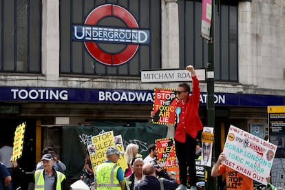 Protesta contra la ampliación de la Zona de Emisiones Ultra Bajas (ULEZ) en Londres, este sábado