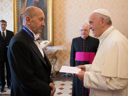 El Papa recibe el pasado lunes las credenciales del nuevo embajador espa&ntilde;ol ante la Santa Sede, Gerardo Bugallo. 