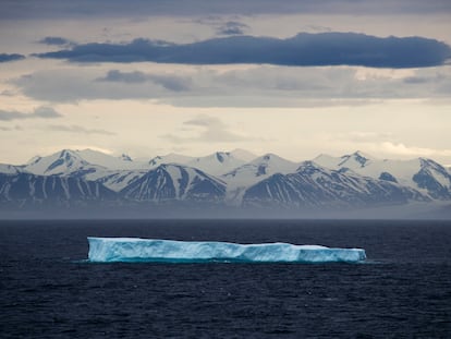 Un iceberg frente a la isla de Bylot, en el Ártico canadiense.