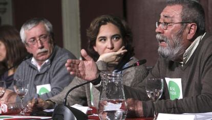 Ada Colau, junto a los secretarios generales de CC.OO y UGT, Ignacio Fernández Toxo y Cándido Méndez.