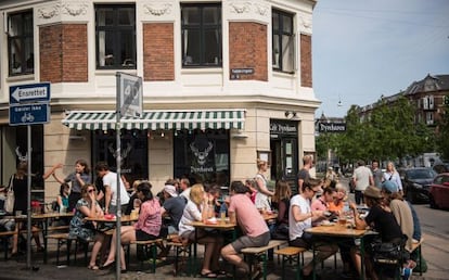 Terraza del restaurante Dyrehaven, en Copenhague.