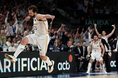 Llull celebra uno de sus cuatro triples en el último cuarto.