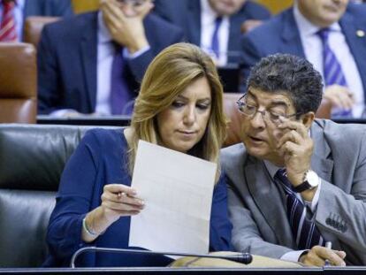 Susana D&iacute;az y Diego Valderas, en el segundo d&iacute;a de debate sobre la comunidad.