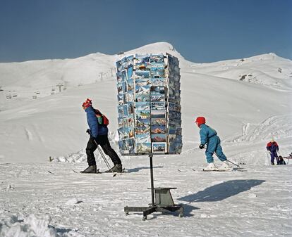 Ese irresistible impulso de inmortalizar el paraiso. Postales en la nieve, foto tomada en Suiza en 1994.
