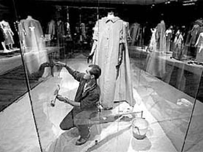 Paco Rabanne ayer, en San Sebastián, durante la inauguración de la exposición 'De París a San Sebastián'.