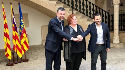 Ruth Mateu (en el medio) junto a Santi Vila y Vicent Marz&agrave;.