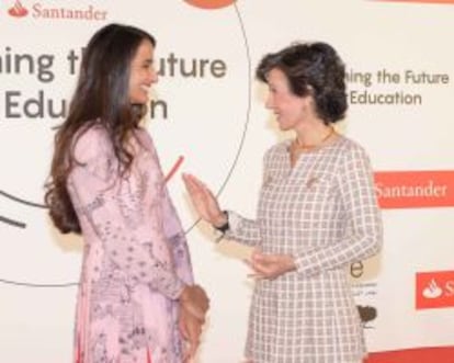 Sobre estas l&iacute;neas, Sheika Hind bint Hamad Al Thani, consejera delegada de Qatar Foundation, junto a Ana Bot&iacute;n, presidenta de Banco Santander.