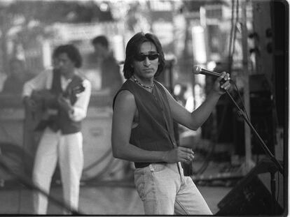 Antonio (en primer término) y Josemi Carmona, miembros de Ketama, en un concierto en Madrid en 1995.