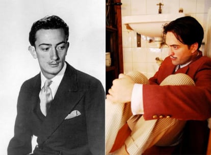 A la izquierda, un joven Dalí fotografiado por Man Ray en 1929. El actor Robert Pattinson (derecha) interpreta al artista en la película <i>Sin límites</i>.