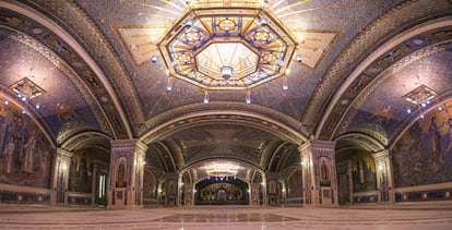 El interior de la catedral de las fuerzas armadas en el Parque Patriótico de Moscú, aún en construcción, en una imagen proporcionada por el Ministerio de Defensa de Rusia.