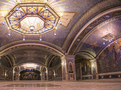 El interior de la catedral de las fuerzas armadas en el Parque Patriótico de Moscú, aún en construcción, en una imagen proporcionada por el Ministerio de Defensa de Rusia.