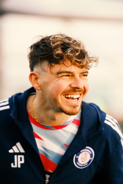 JP Sainsbury, jugador miembro del comité que dirige el club.