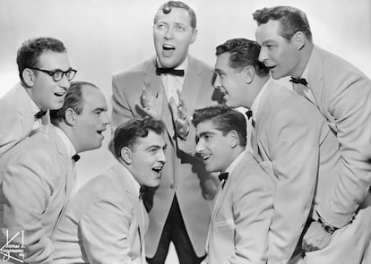 Bill Haley and His Comets, en 1956. Desde la izquierda, Rudy Pompilli, Billy Williamson, Al Rex, Bill Haley, Johnny Grande, Ralph Jones y Franny Beecher.