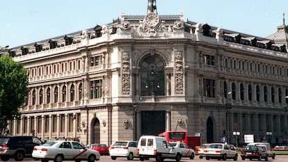 Fachada de la sede central del Banco de España, en la plaza de Cibeles. 