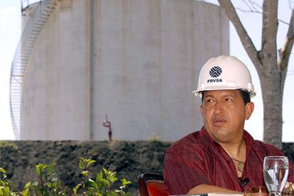 El presidente de Venezuela, Hugo Chávez, en las instalaciones de la petrolera estatal PDVSA en Carenero, a 130 kilómetros de Caracas.