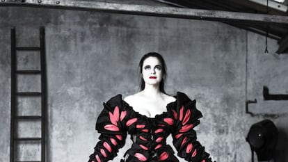 Amélie Nothomb retratada para 'SModa' en 2012.