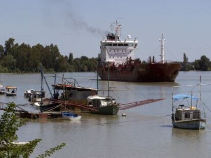 El río Guadalquivir, a su paso por Coria del Río (Sevilla).