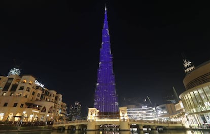 O Burj Khalifa, maior edifício do mundo, pronto para a queima de fotos em Dubai, nos Emirados Árabes.