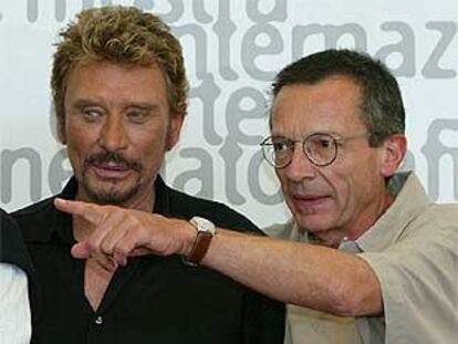 Patrice Leconte (a la derecha), junto a Johnny Hallyday, ayer en Venecia. PRIMER PLANO - ESCENA
